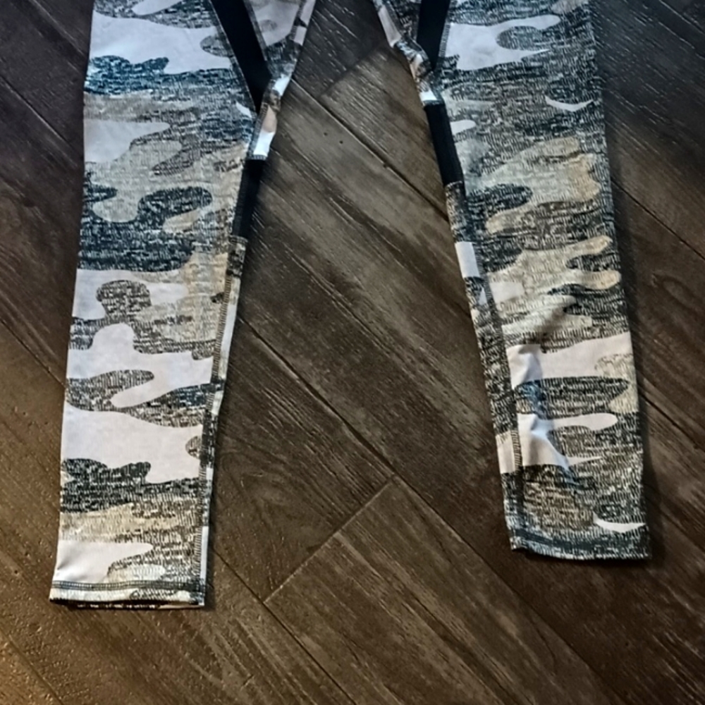 Camouflage Active Athleisure Leggings - Picture 6 of 7